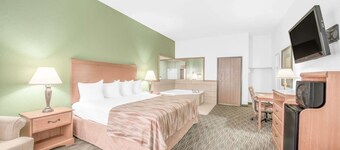 Baymont by Wyndham Pearsall