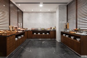 Se ofrece un desayuno bufé (20 EUR por persona)