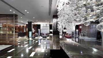 Serves lunch and dinner