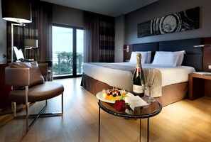 Premium bedding, minibar, in-room safe, desk - Eurostars Das Letras (Lisbon)
