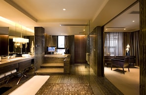 Bathroom - Hilton Beijing Wangfujing (Beijing)