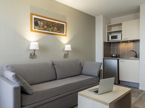 Apartment, 1 Bedroom (4 people) | Desk, soundproofing, free WiFi - Aparthotel Adagio Access Avignon (Avignon)