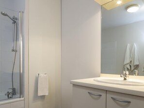 Eco-friendly toiletries, hair dryer, towels - Aparthotel Adagio Access Avignon (Avignon)