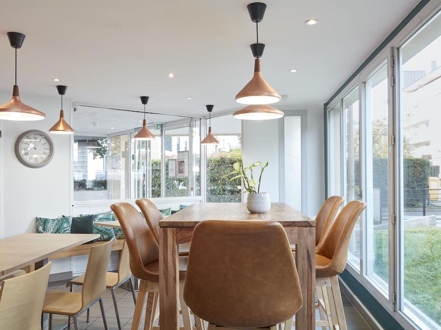 Petit déjeuner buffet (15 EUR par personne)