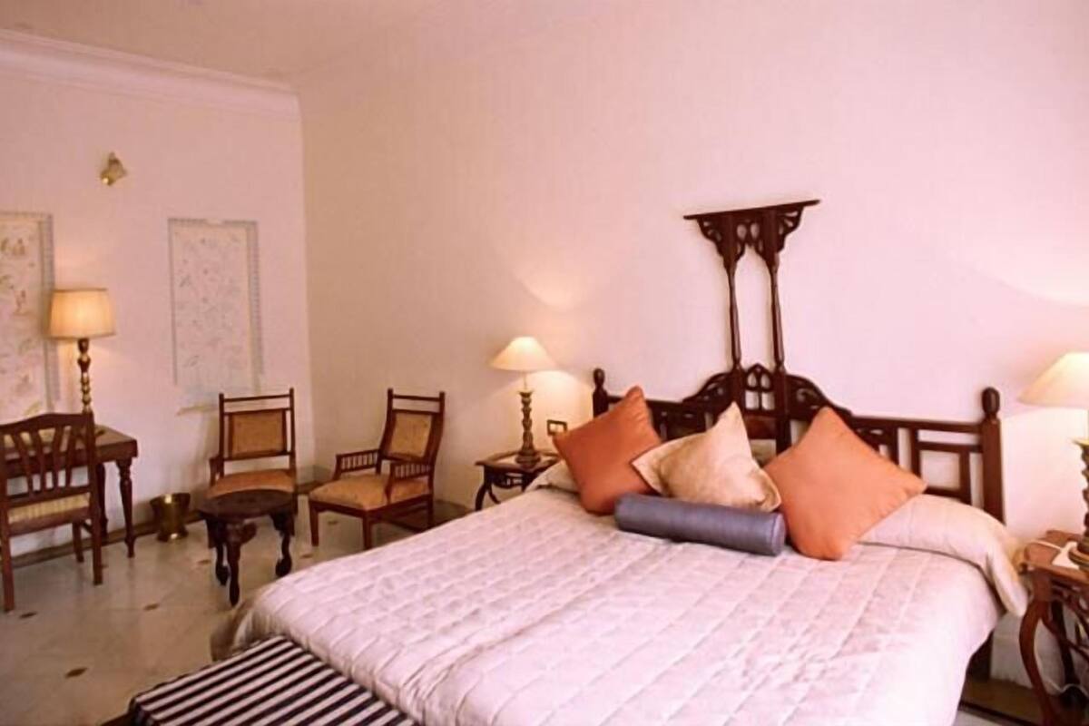 memory-foam beds, minibar, in-room safe, desk