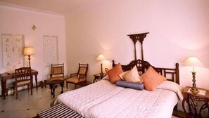 Premium bedding, memory-foam beds, minibar, in-room safe - Fateh Bagh (Desuri)