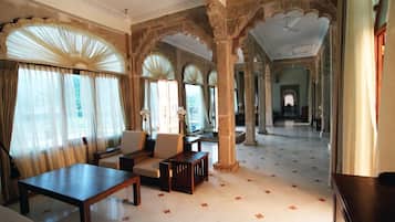 Lobby-Lounge