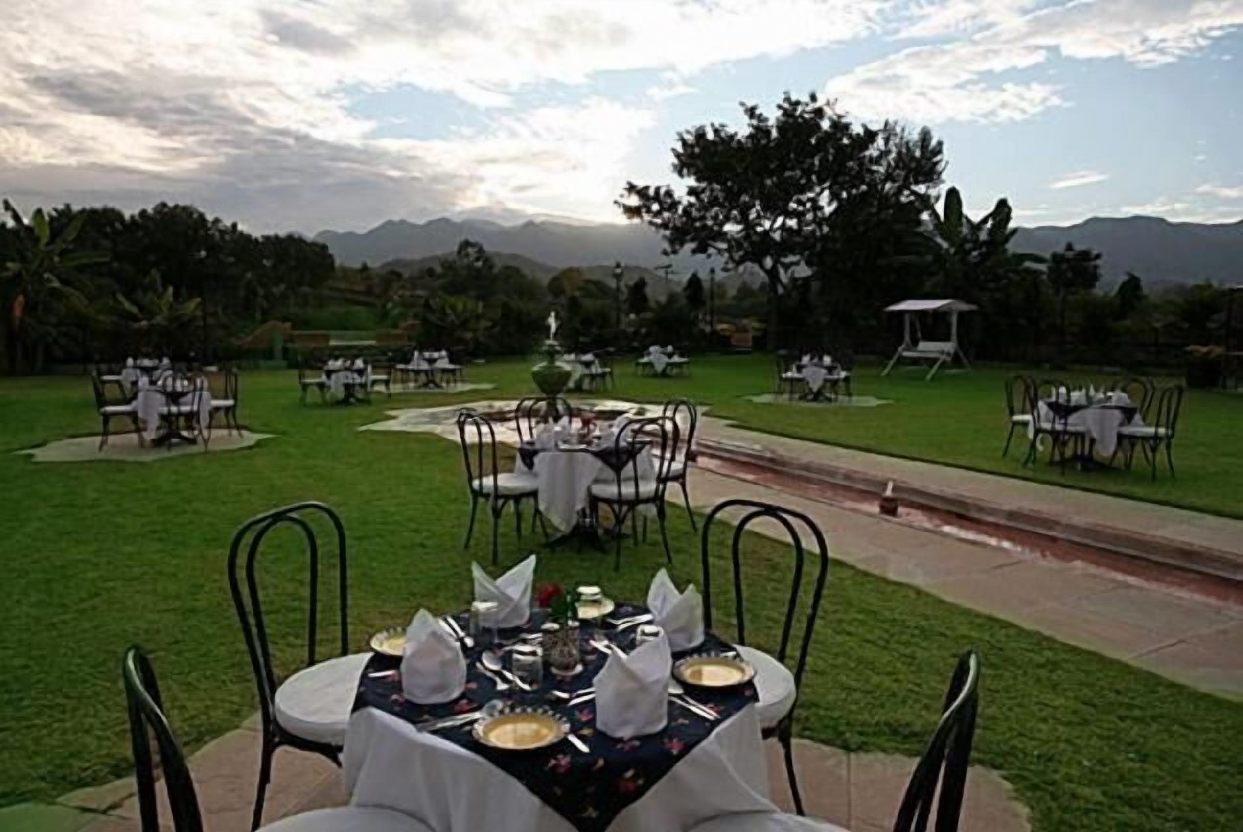 breakfast, lunch and dinner served