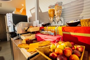 Daily buffet breakfast for a fee - Aparthotel Mer & Golf City Perpignan Centre (Perpignan)