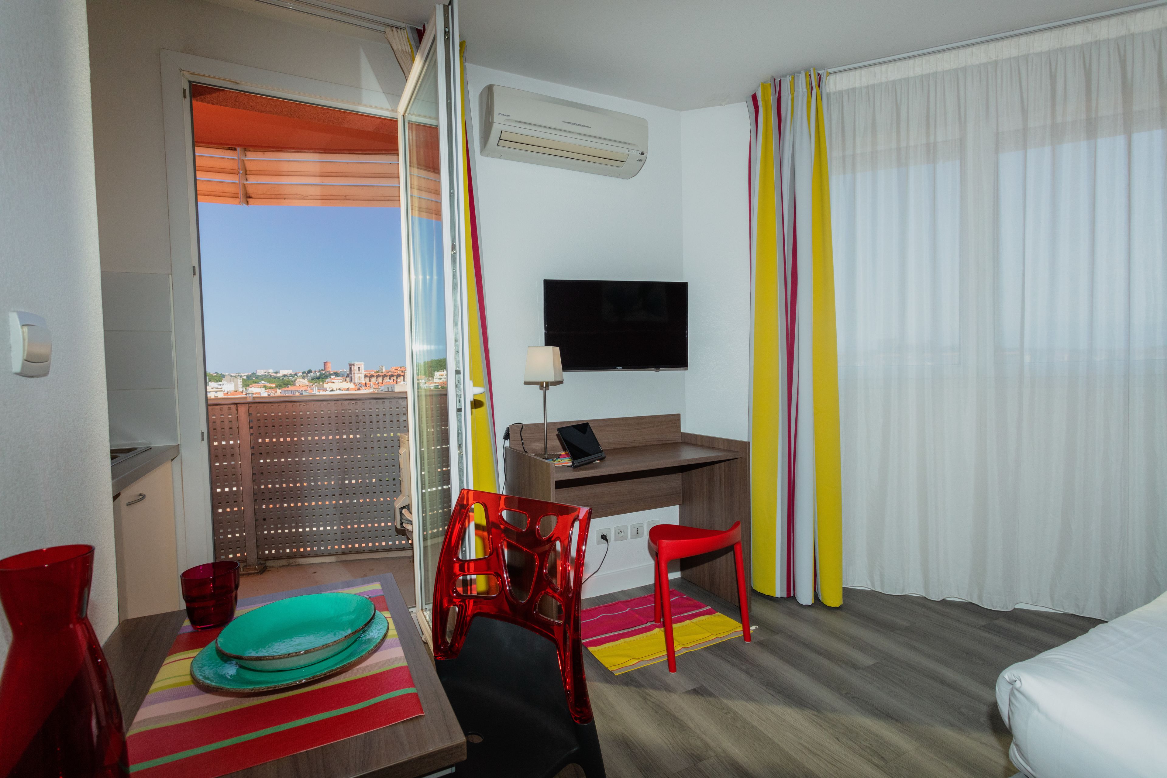 In-room business centre