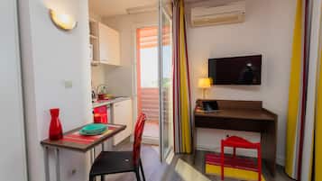 Fridge, microwave, stovetop, electric kettle