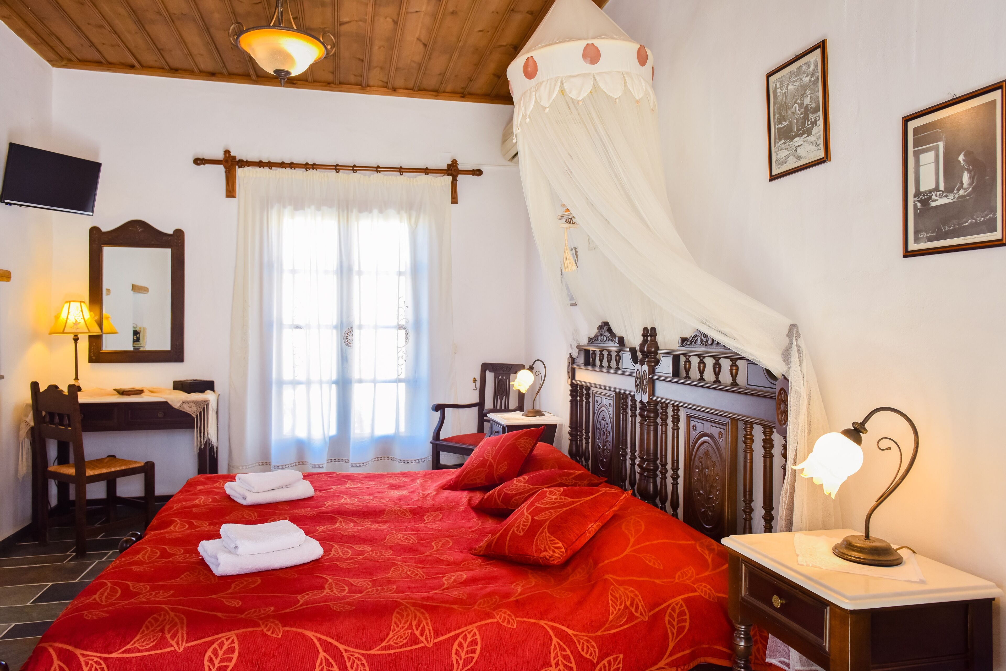 standard double or twin room | 1 bedroom, pillow-top beds, free minibar, in-room safe