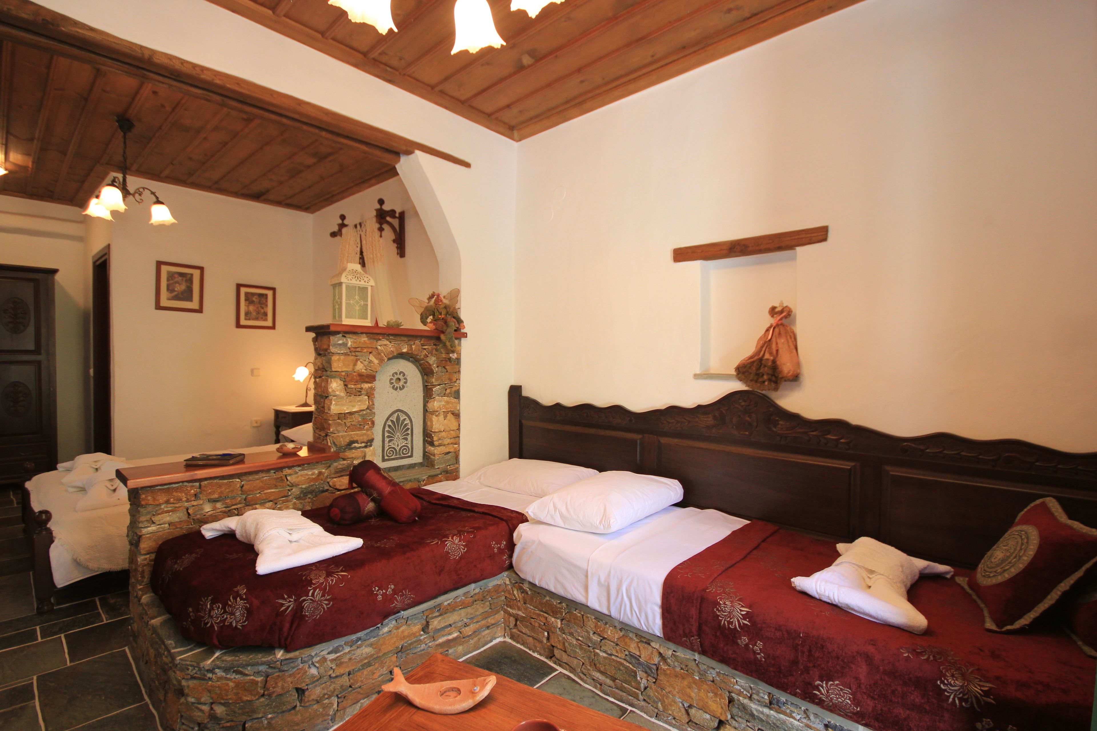 superior studio | 1 bedroom, pillow-top beds, free minibar, in-room safe