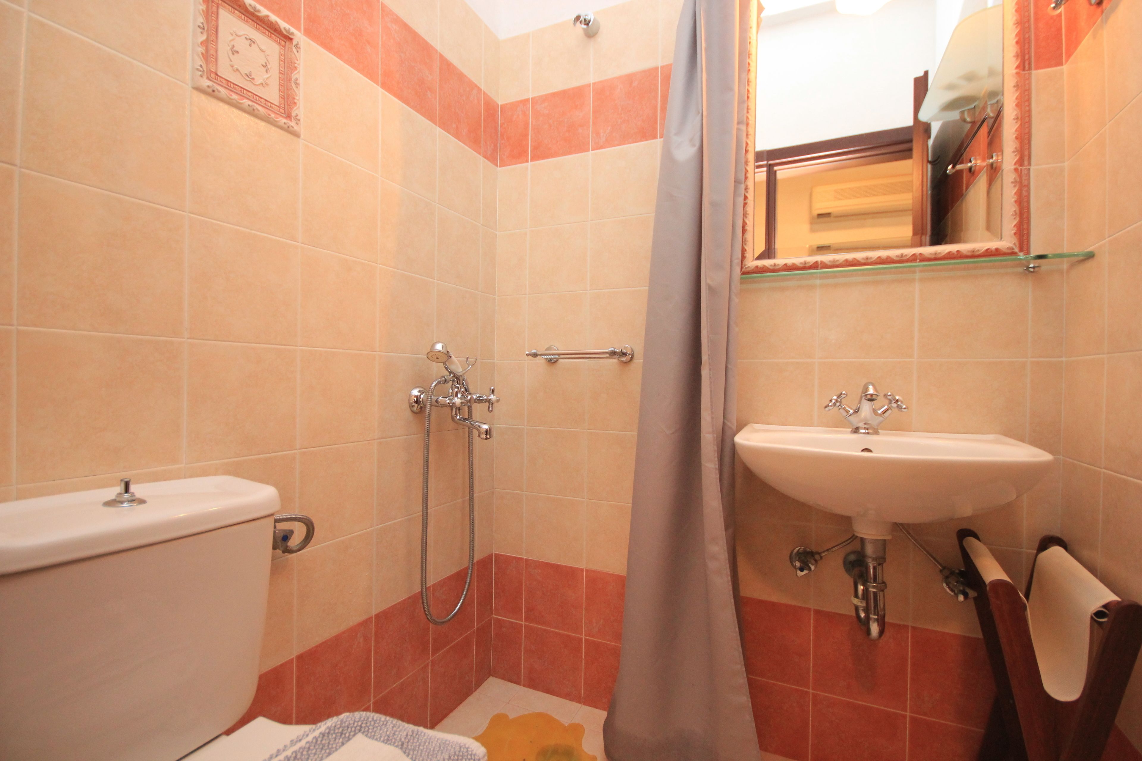 superior studio | 1 bedroom, pillow-top beds, free minibar, in-room safe