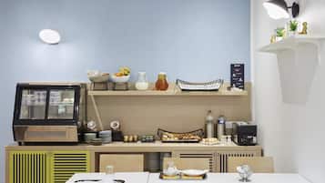 Petit déjeuner buffet servi tous les jours en supplément