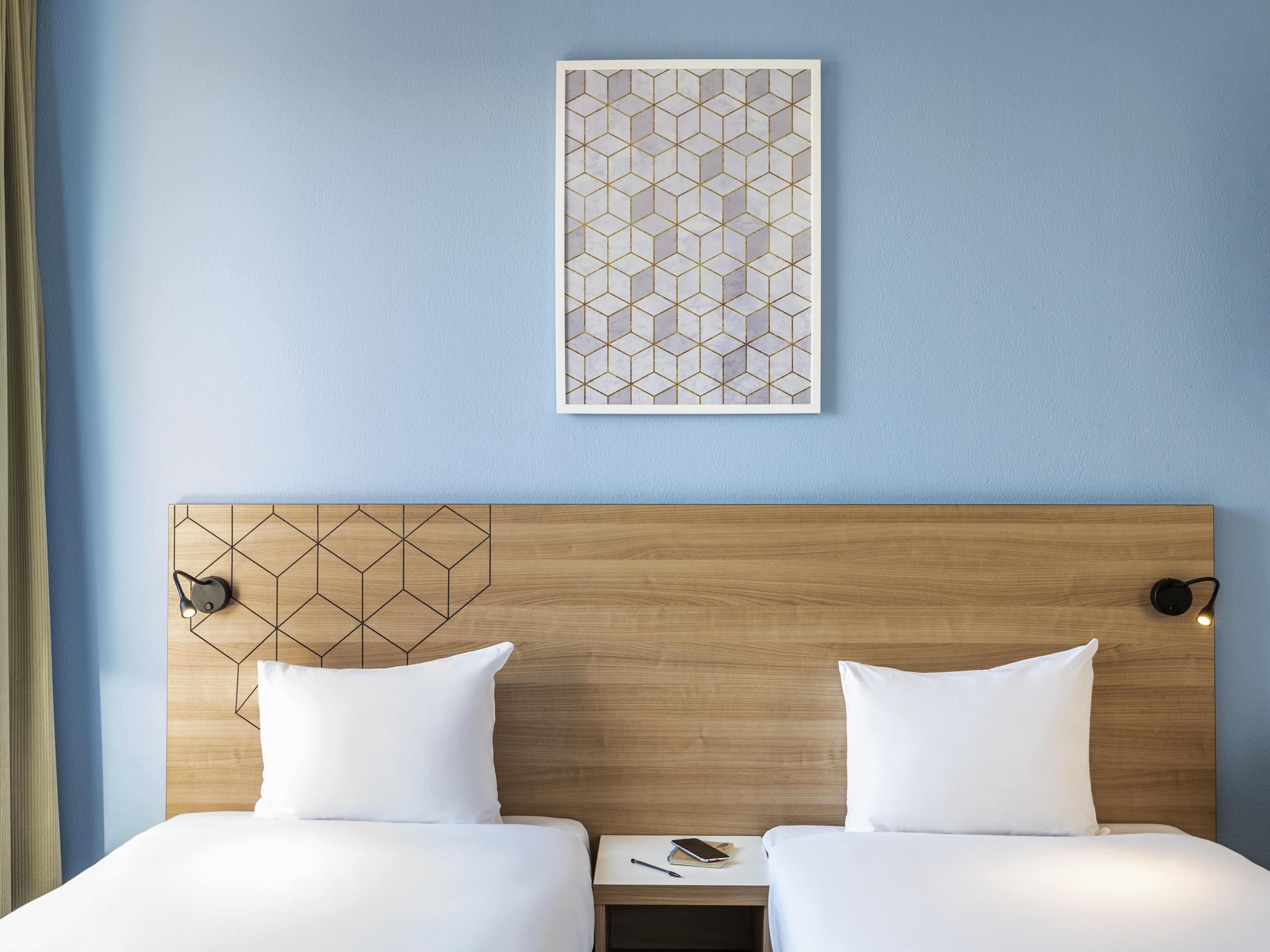 Studio, 2 lits jumeaux | Bureau, fer et planche à repasser, lit de bébé (gratuit)