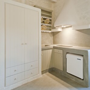 Habitación triple tradicional | Cocina privada | Frigorífico pequeño