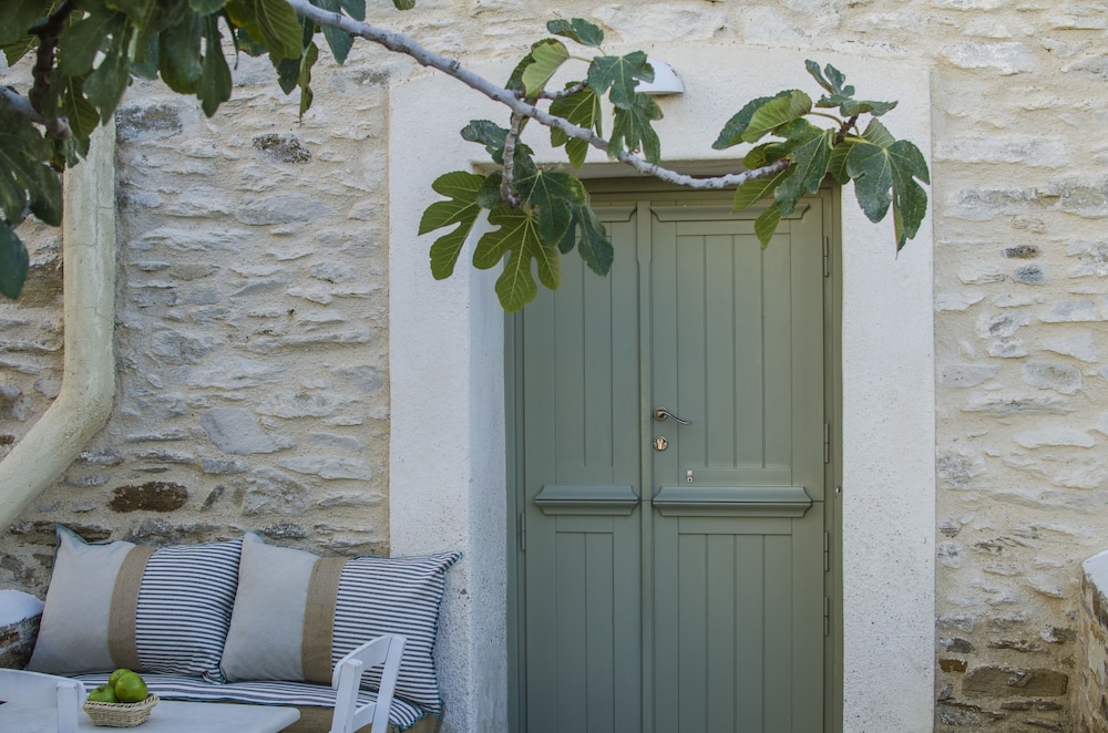 Yialos Ios Hotel by null