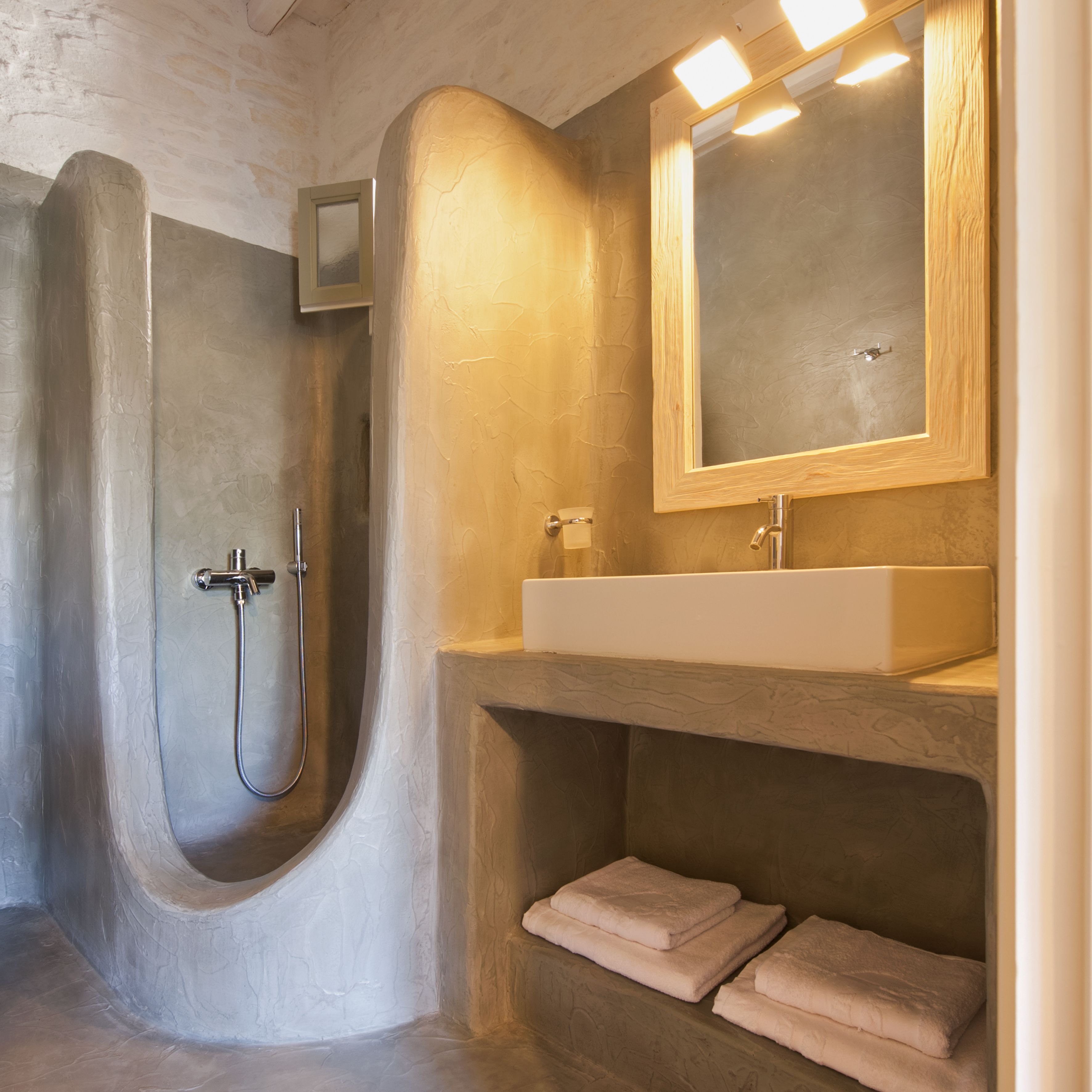 Traditional Triple Room | Bathroom
