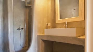 Traditional Triple Room | Bathroom
