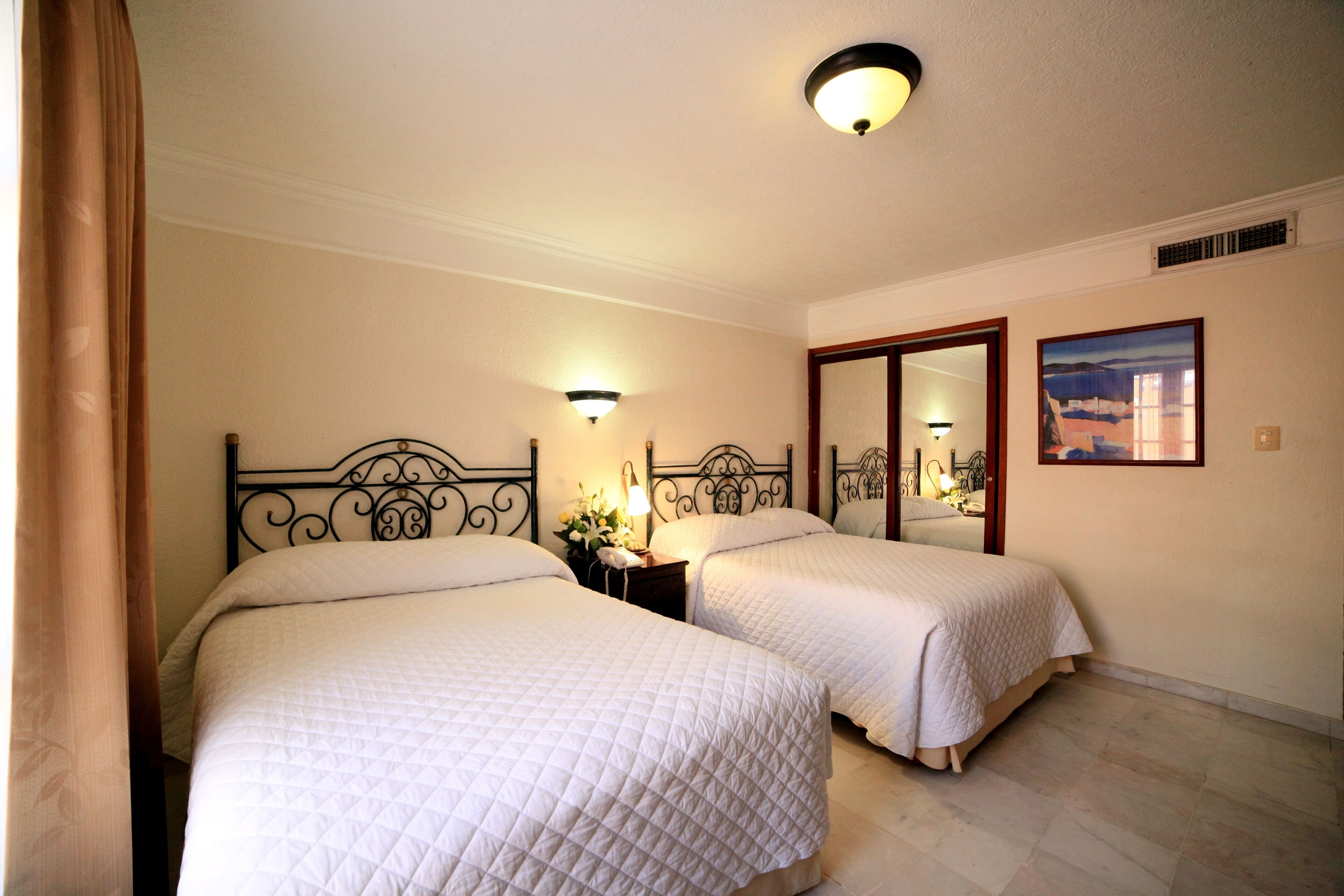 junior room | minibar, in-room safe, desk, iron/ironing board