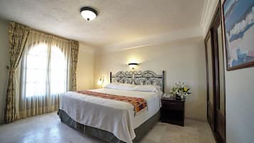 1 bedroom, in-room safe, desk, iron/ironing board