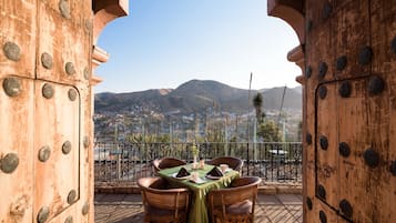 Room (Dog Friendly) | Hiên