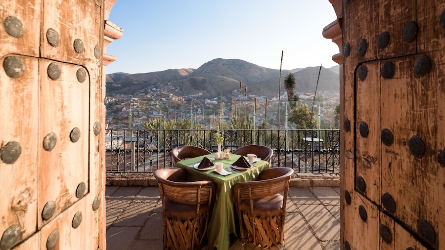 Hotel Misión Grand Casa Colorada