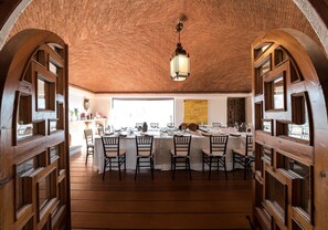 Breakfast, lunch, dinner served; international cuisine  - Hotel Misión Grand Casa Colorada (Guanajuato)