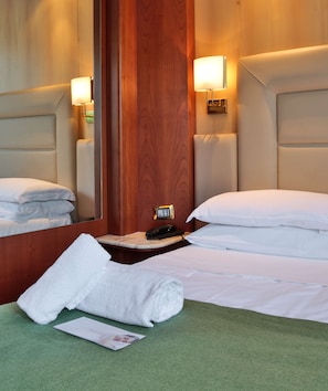 Economy Room, 1 Queen Bed