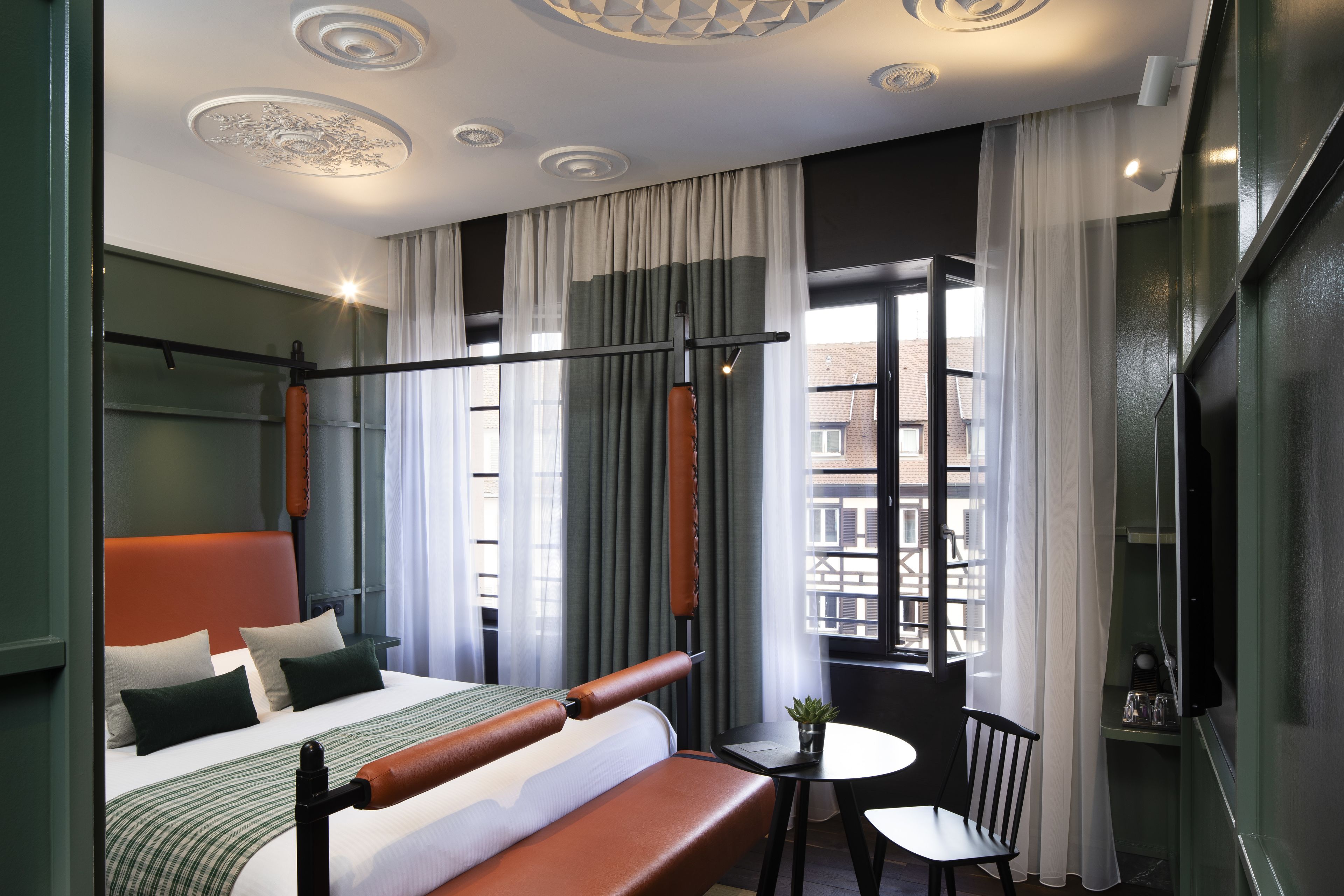 deluxe room | 1 bedroom, minibar, in-room safe, individually decorated