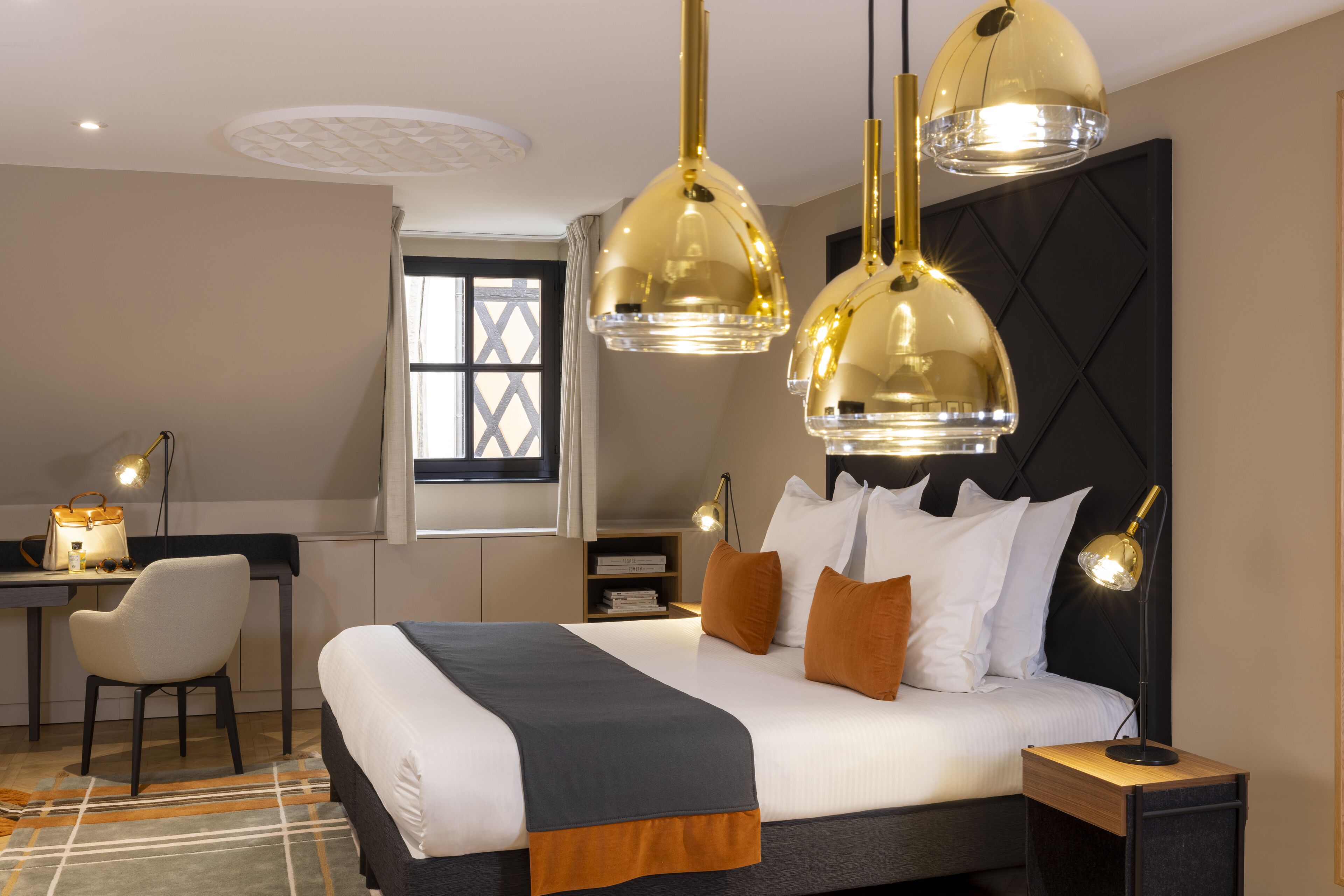 suite | 1 bedroom, minibar, in-room safe, individually decorated