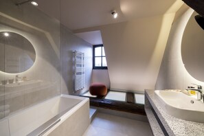 Deluxe-Zimmer | Badezimmer