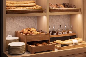 Päivittäinen buffetaamiainen maksusta