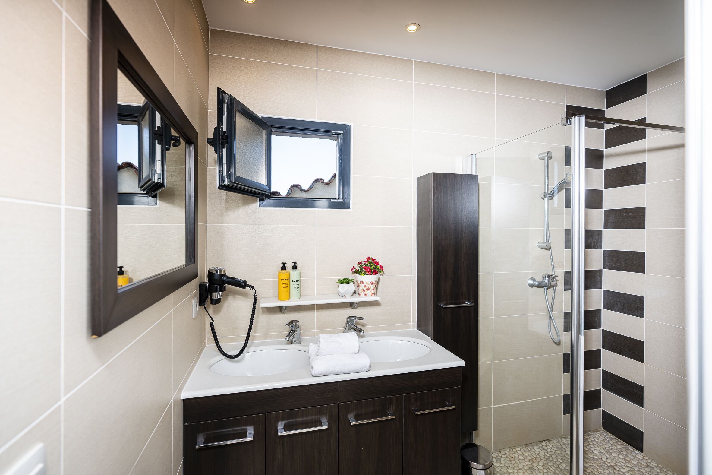 standard double room | bathroom | shower, hair dryer, towels
