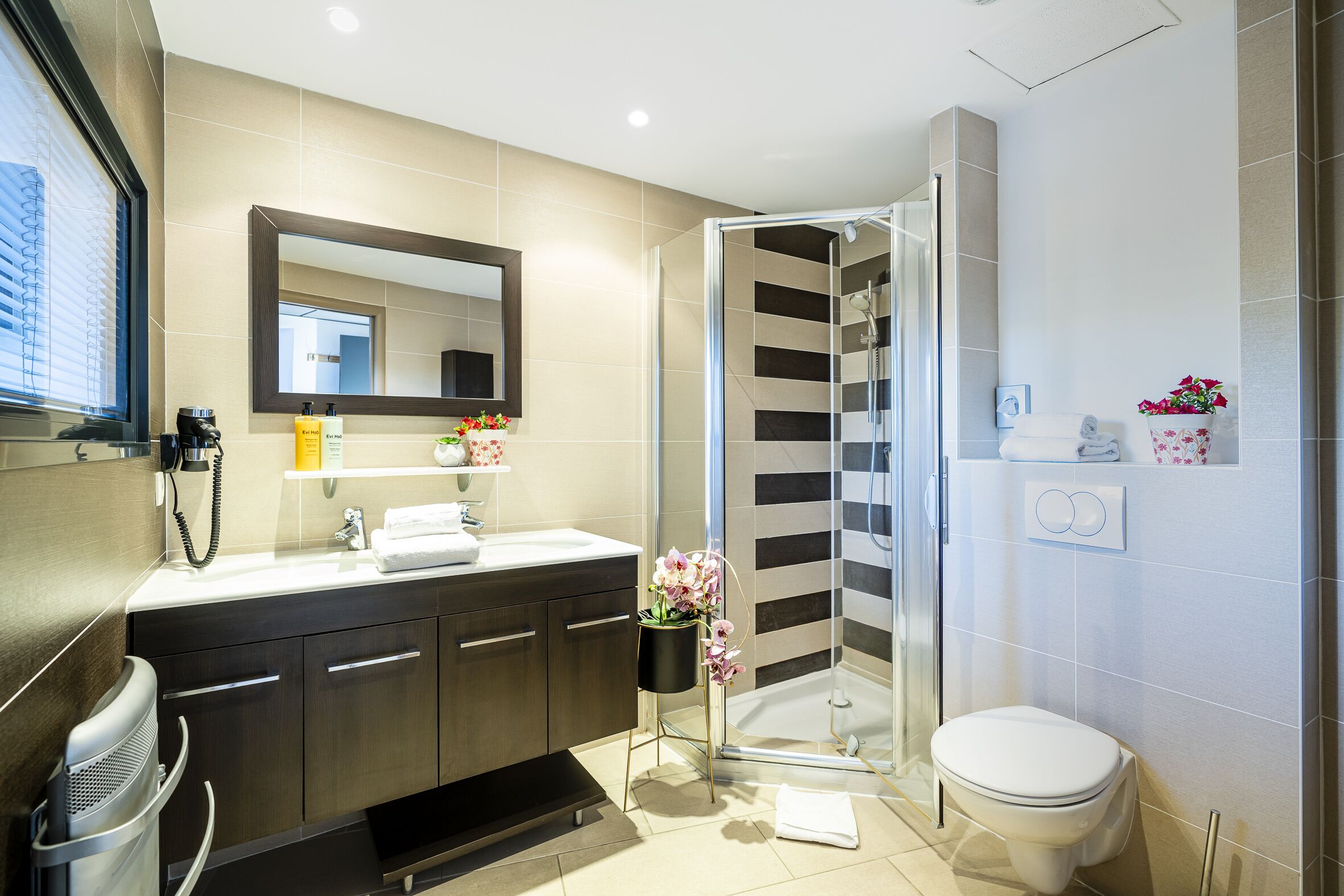 superior double room | bathroom | shower, hair dryer, towels