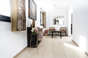 小型套房 | 特色装修、熨斗/熨板、床单