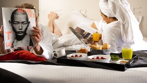 A hotel room with a bed, a tray with breakfast items, and a magazine. - Hôtel Gutenberg (Strasbourg)