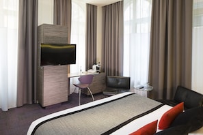 Quarto casal luxo | 1 quarto, roupas de cama premium, frigobar, cofres nos quartos