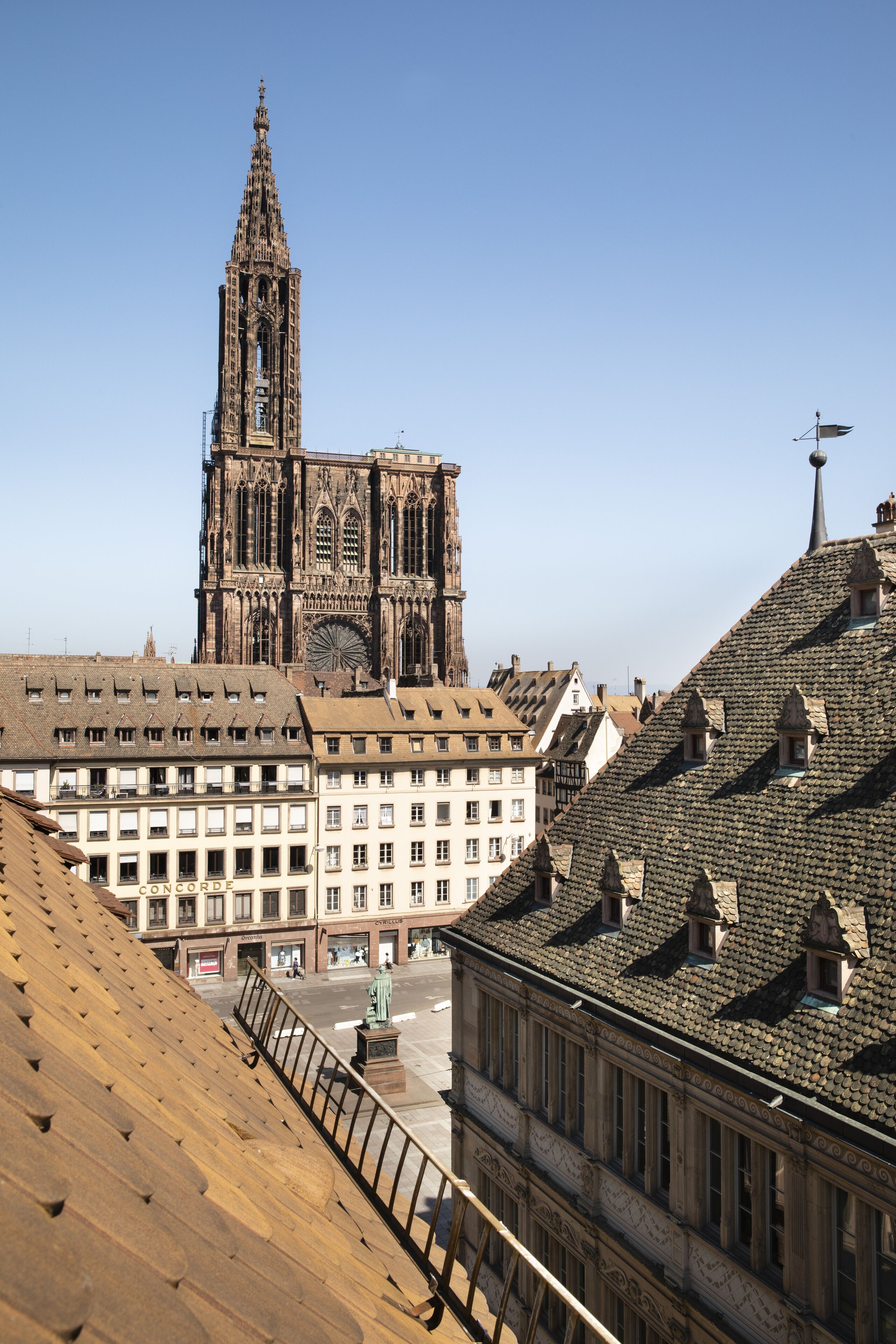 room, under the roof, stairs access, duplex bathroom in some rooms | city view