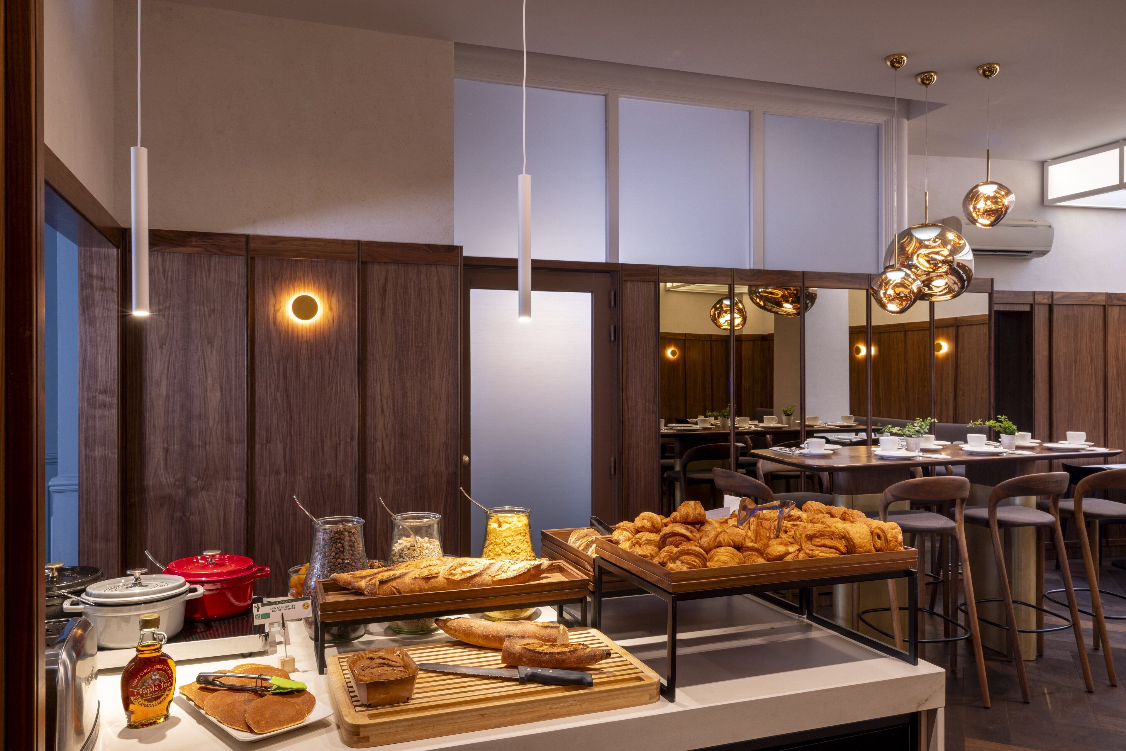 Bữa sáng buffet hàng ngày (20 EUR/mỗi người) 