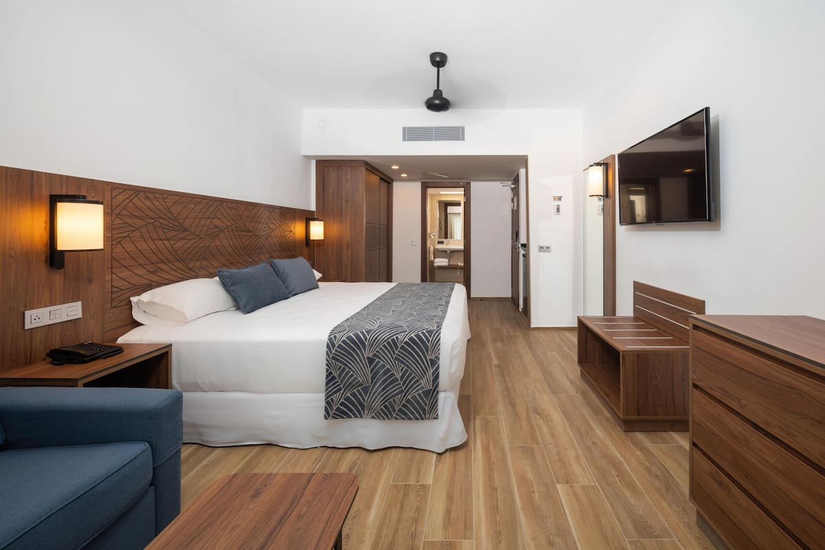 1 bedroom, free minibar, in-room safe, individually decorated