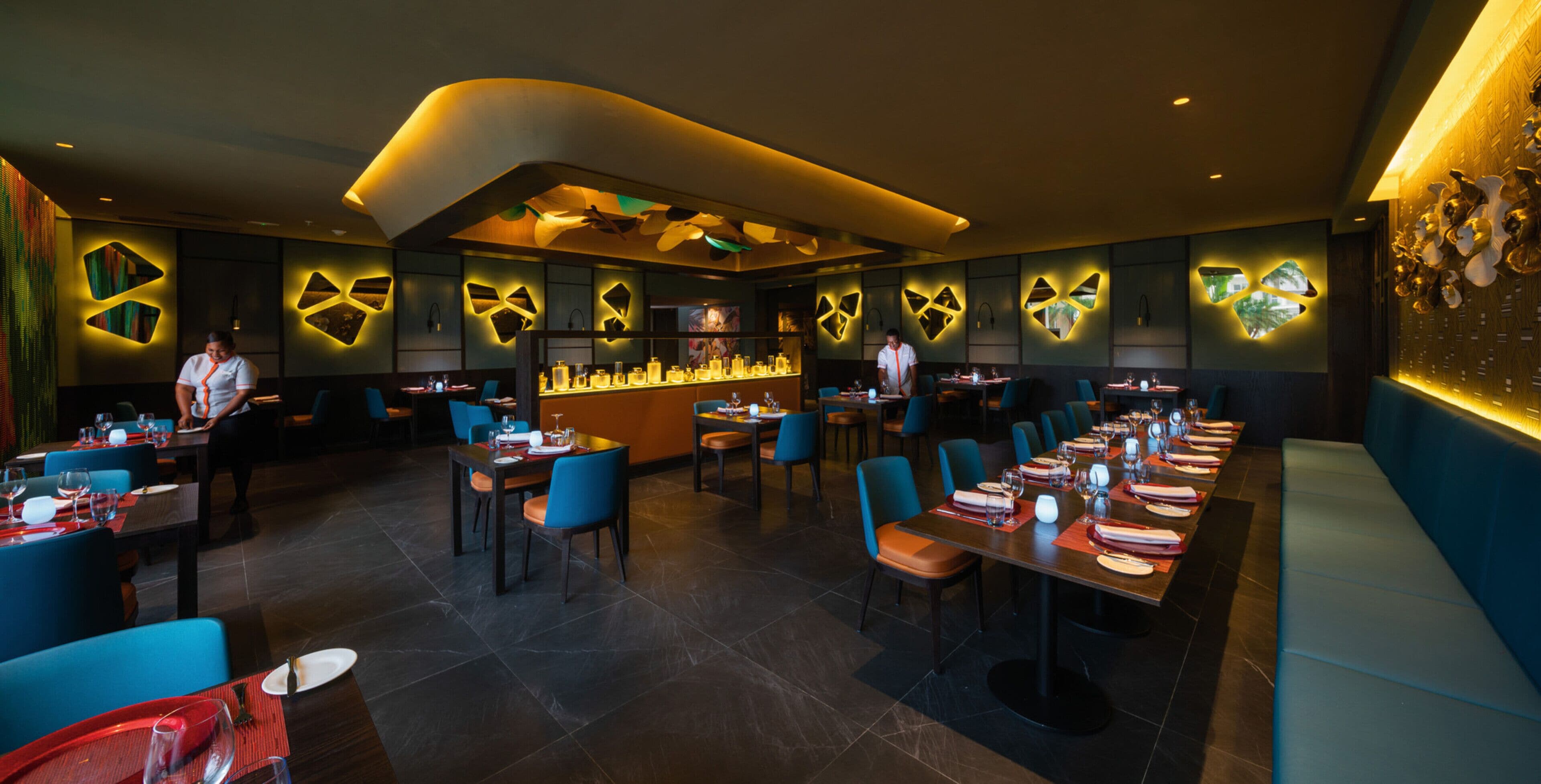 4 restaurants servant le petit déjeuner et le dîner