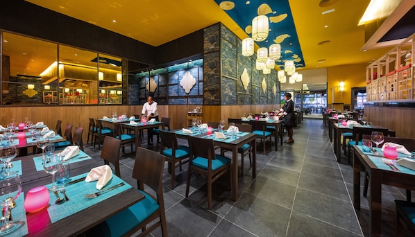 4 Restaurants, Frühstück, Abendessen, internationale Küche