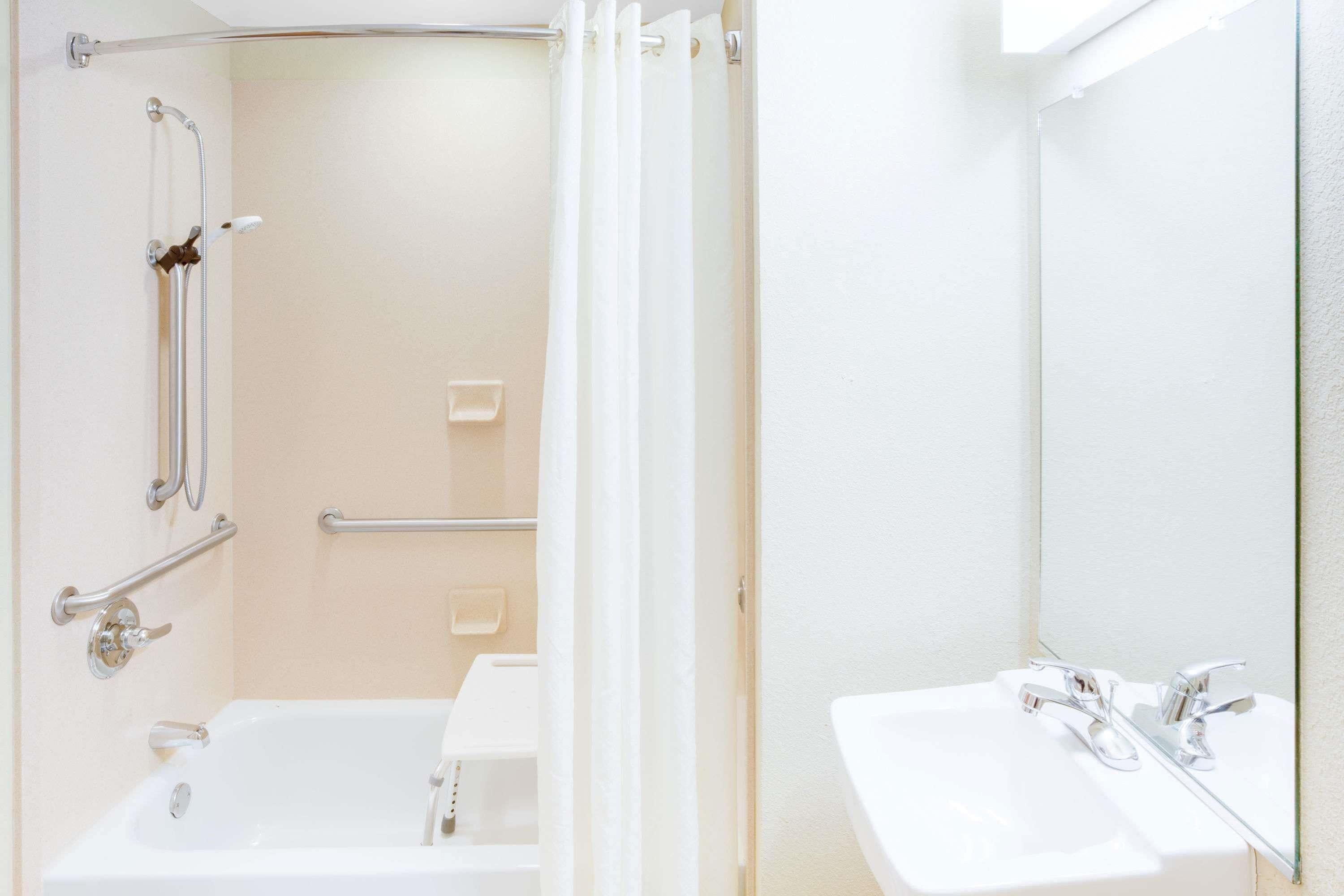 combined shower/bathtub, free toiletries, hair dryer, towels