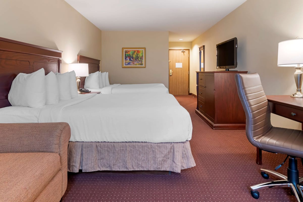 Suite, 2 Queen Beds, Non Smoking, Refrigerator & Microwave (with Sofabed)