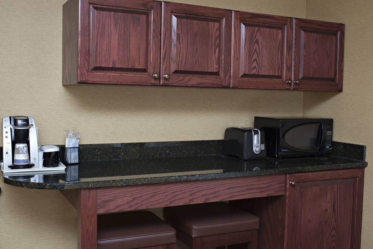 fridge, microwave, coffee/tea maker