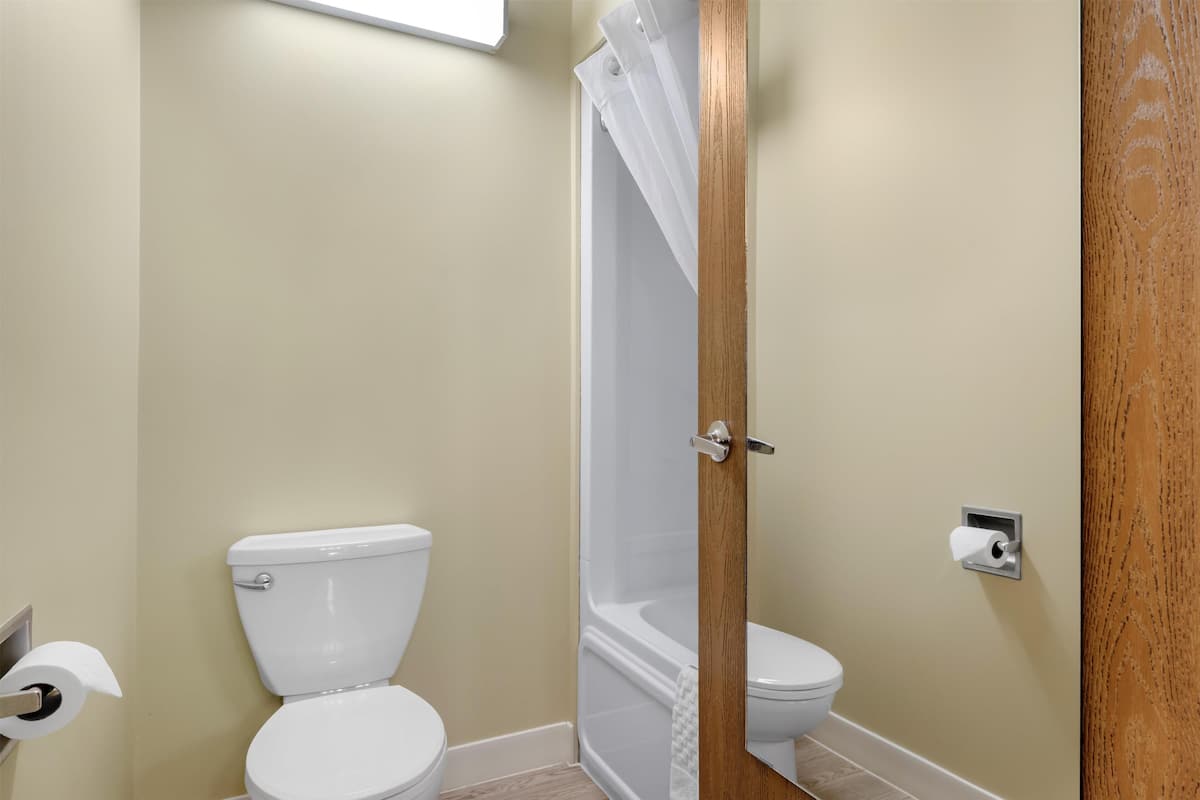 Suite, 1 King Bed, Non Smoking, Jetted Tub | Bathroom