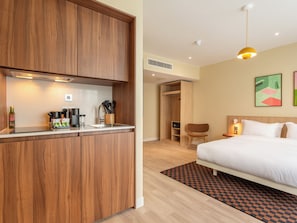 Large Studio with Kitchenette | Private kitchen