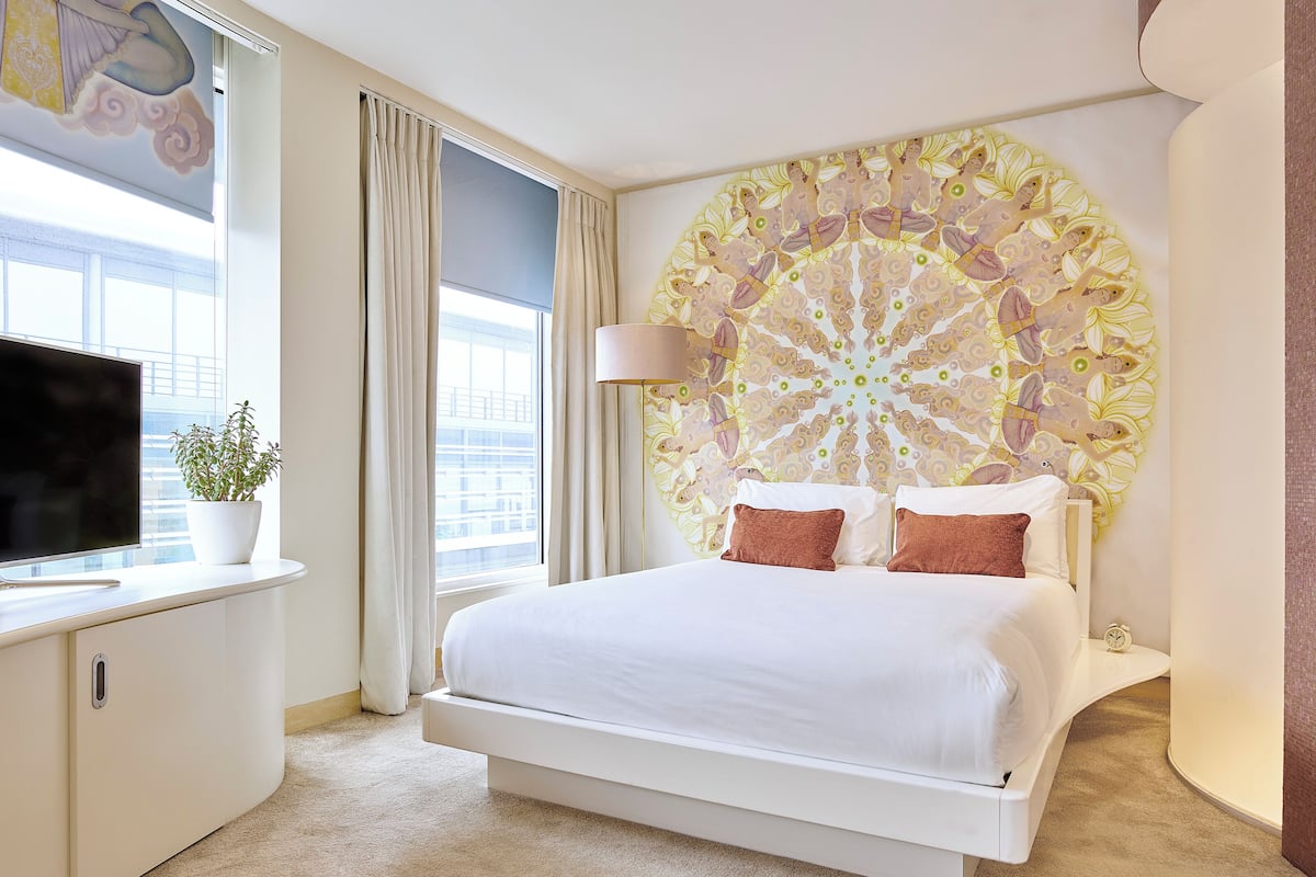 Ropa de cama de alta calidad, camas con efecto memoria y minibar